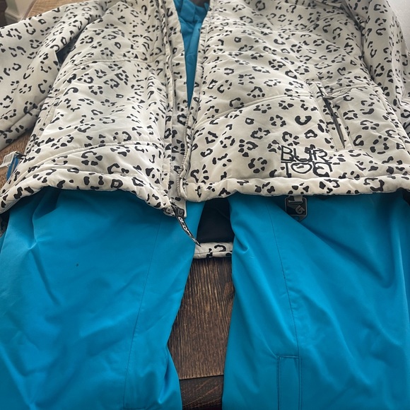 Girls Burton Size 14/16 ski/ snowboard outfit. Burton Jacket and Pants. - Picture 5 of 10